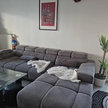 Private Room, Shared Bathroom In A Three Bedroom Apartmán